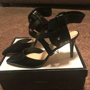 👠Nine West strapped heels